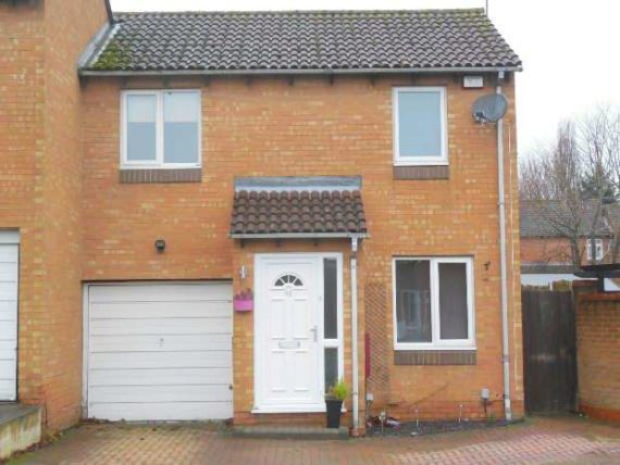 2 Bedroom End of Ter...